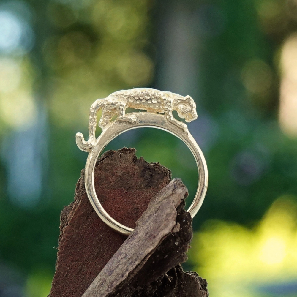 Prowling Jaguar, 14K gold