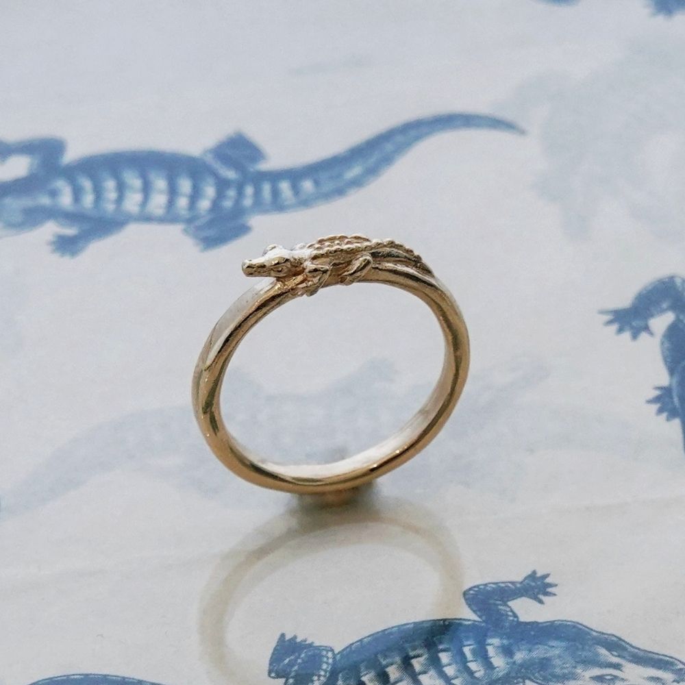 Sunning Alligator, 14K gold