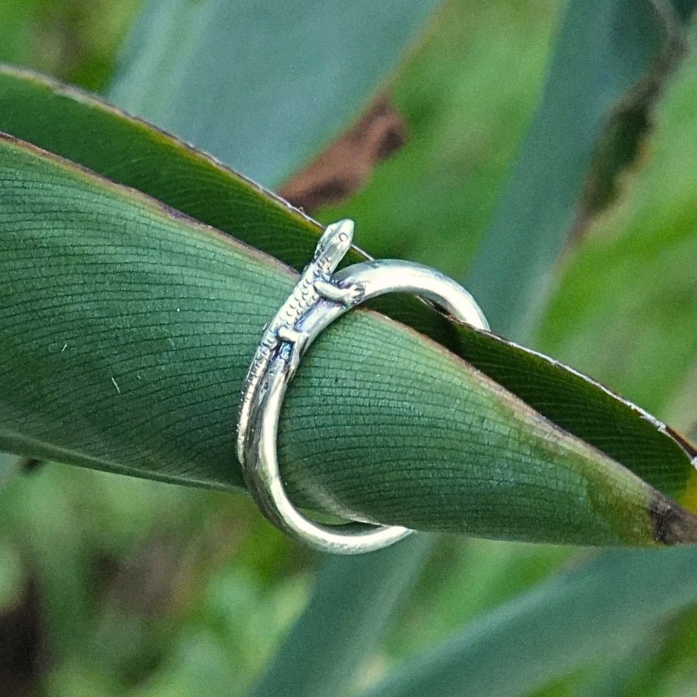Sunning Lizard, silver