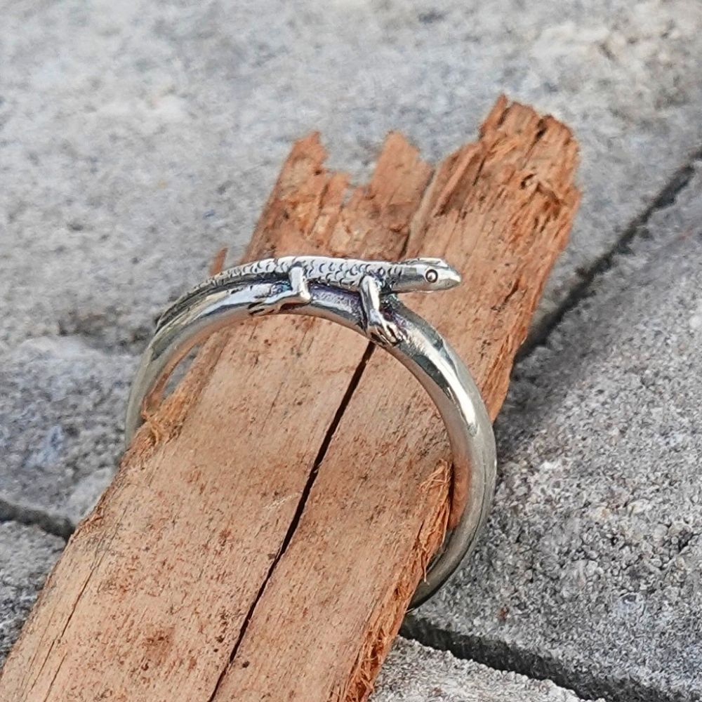 Sunning Lizard, silver