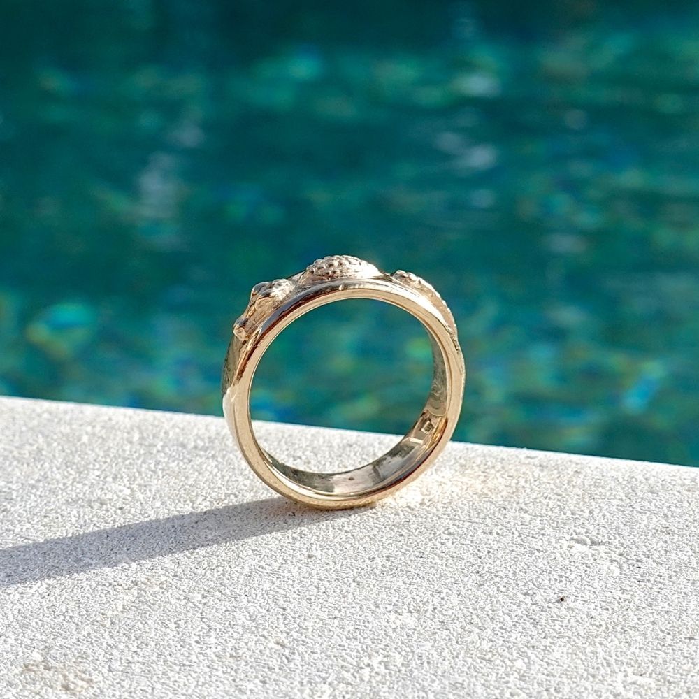 Swimming Alligator, 14K gold